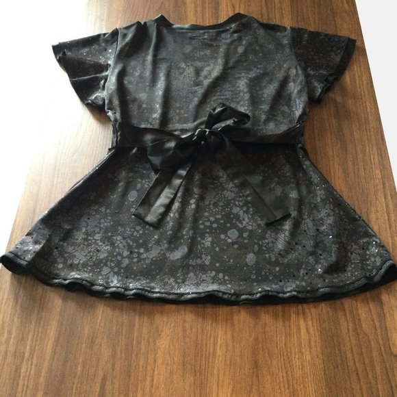 Le Grenier Semi-Fitted Short-Sleeved Sweater: Ideal for the holidays! - Picture 4 of 6